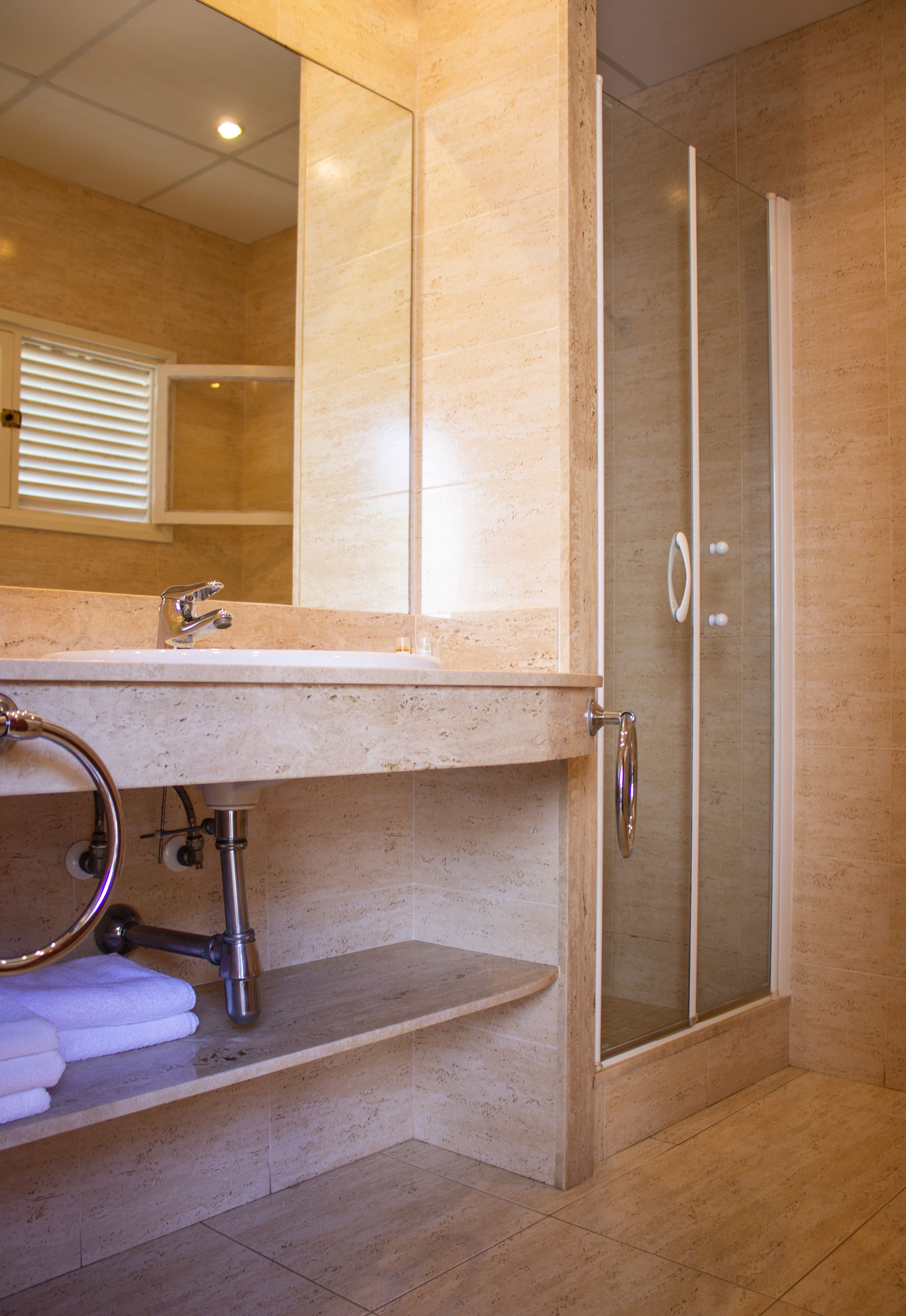 double room, sea view | bathroom | shower, rainfall showerhead, free toiletries, bidet