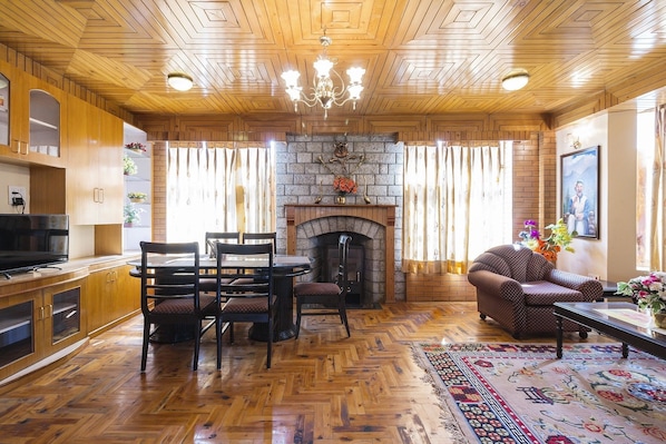 Lobby lounge