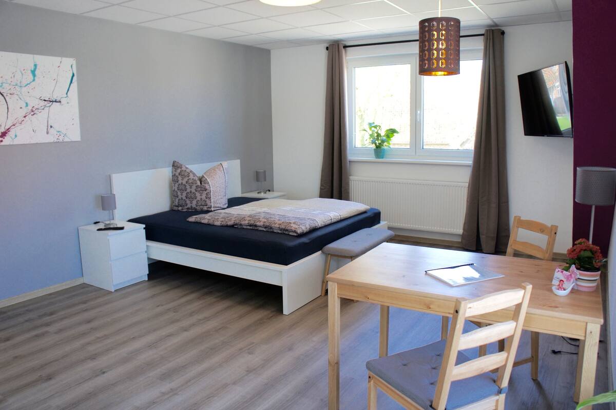 Desk, soundproofing, rollaway beds, free WiFi