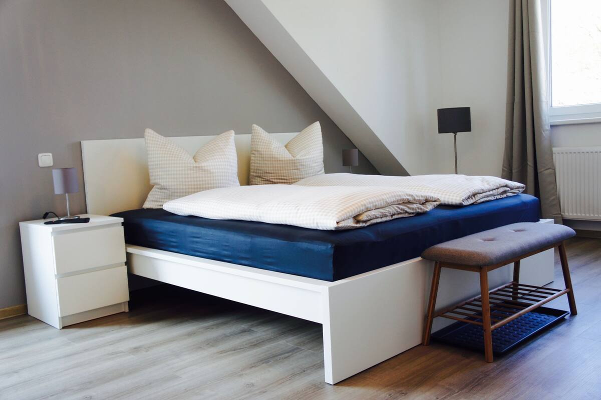 Desk, soundproofing, rollaway beds, free WiFi