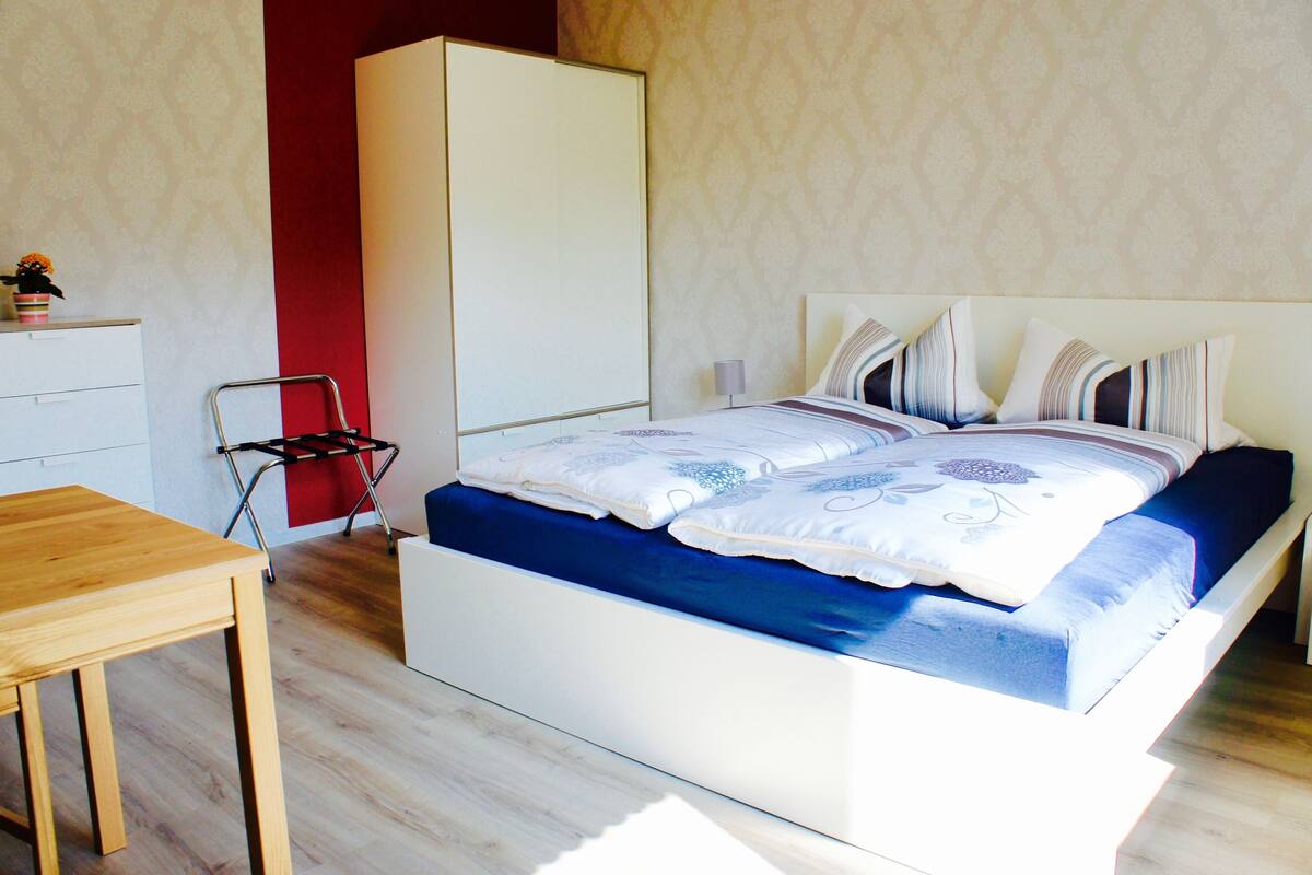 Desk, soundproofing, rollaway beds, free WiFi