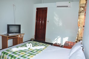 Minibar, desk, soundproofing, iron/ironing board