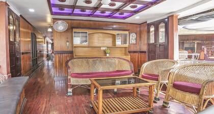 GuestHouser 3 BHK Houseboat 147b