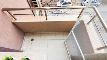 Luxury Apartment, 2 Bedrooms (str. Kalofer 12) | Terrace/patio