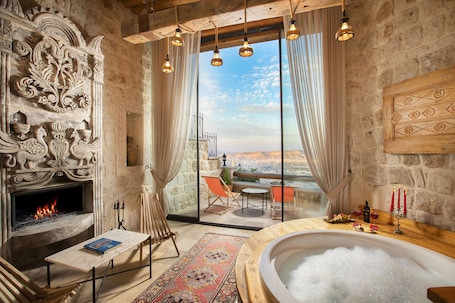 King Suite | Living area | 40-inch LED TV with digital channels, TV, heated floors