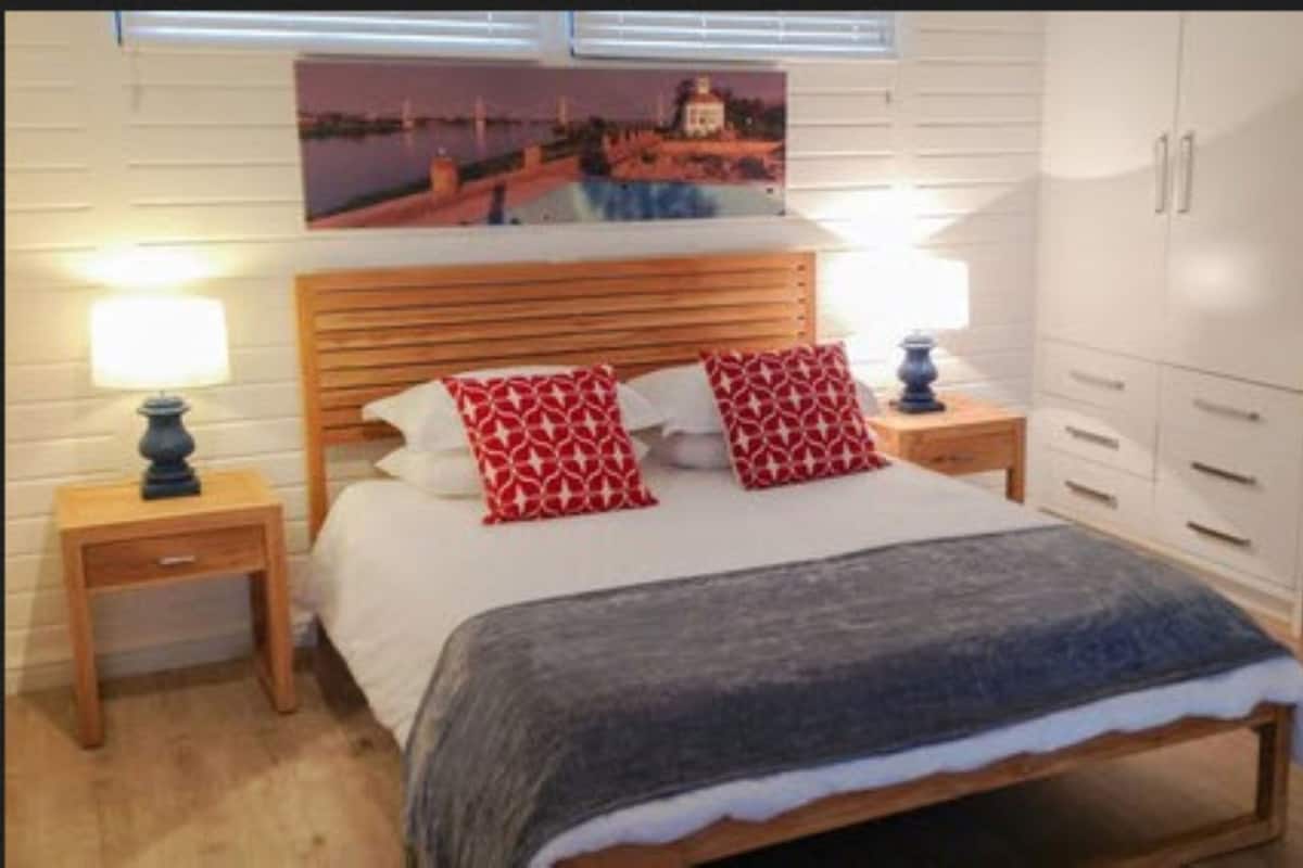 1 sovrum, värdeförvaringsskåp på rummet, skrivbord och gratis wi-fi