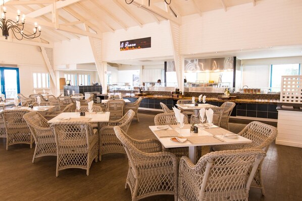 Breakfast, lunch, dinner served; local and international cuisine