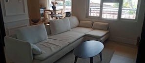 Flat-screen TV - Lord Apartment Spintex Road Accra (Accra)