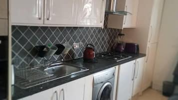 Apartment, 1 Bedroom | Private kitchenette | Fridge, microwave, oven, cookware/dishes/utensils