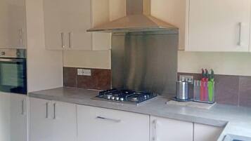 Luxury Apartment, 2 Bedrooms | Private kitchen | Fridge, microwave, oven, cookware/dishes/utensils
