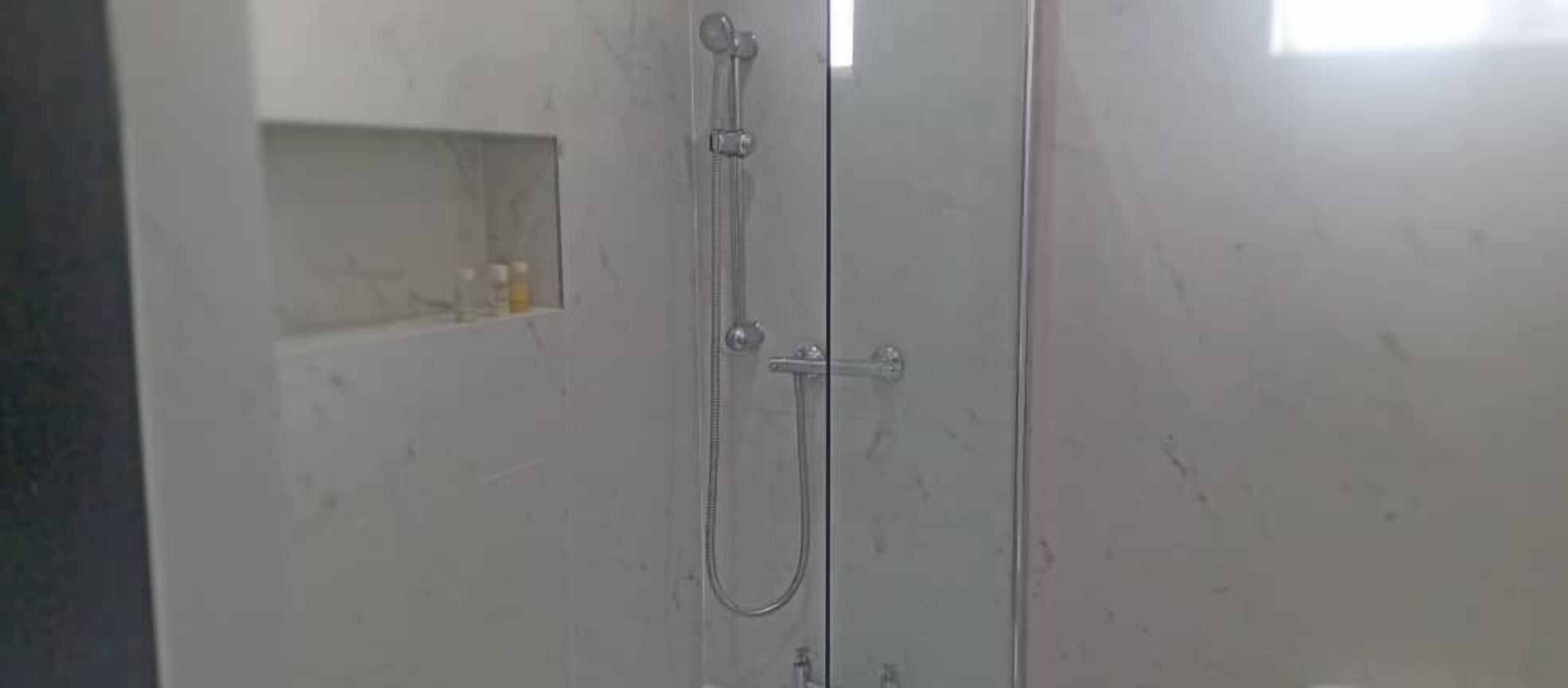 Apartment, 2 Schlafzimmer | Badezimmer | Kostenlose Toilettenartikel