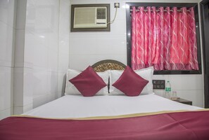 Deluxe Room | Desk, rollaway beds, free WiFi, bed sheets - Relax Guest House (Mumbai)
