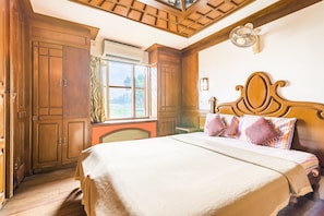 Comfort House, 3 Bedrooms | 3 bedrooms, desk, rollaway beds, bed sheets - GuestHouser 3 BHK Houseboat e567 (Kuttanad Taluk)