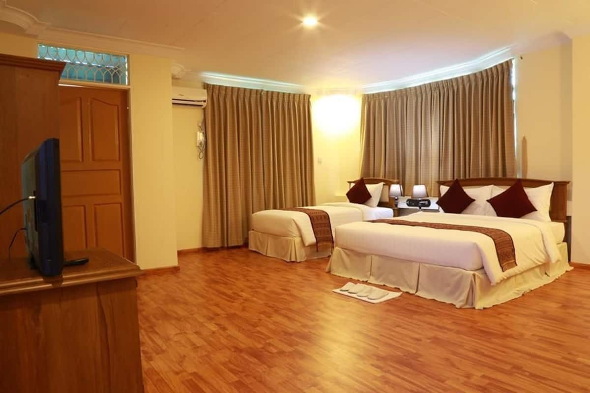 Chambre familiale | 1 chambre, minibar, coffre-fort, accès au Wi-Fi (inclus)