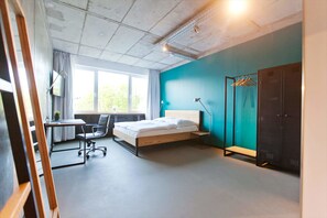 Gác có thiết kế đặc sắc, 1 giường cỡ king, bếp nhỏ | Bộ đồ giường cao cấp, trang trí khác biệt 