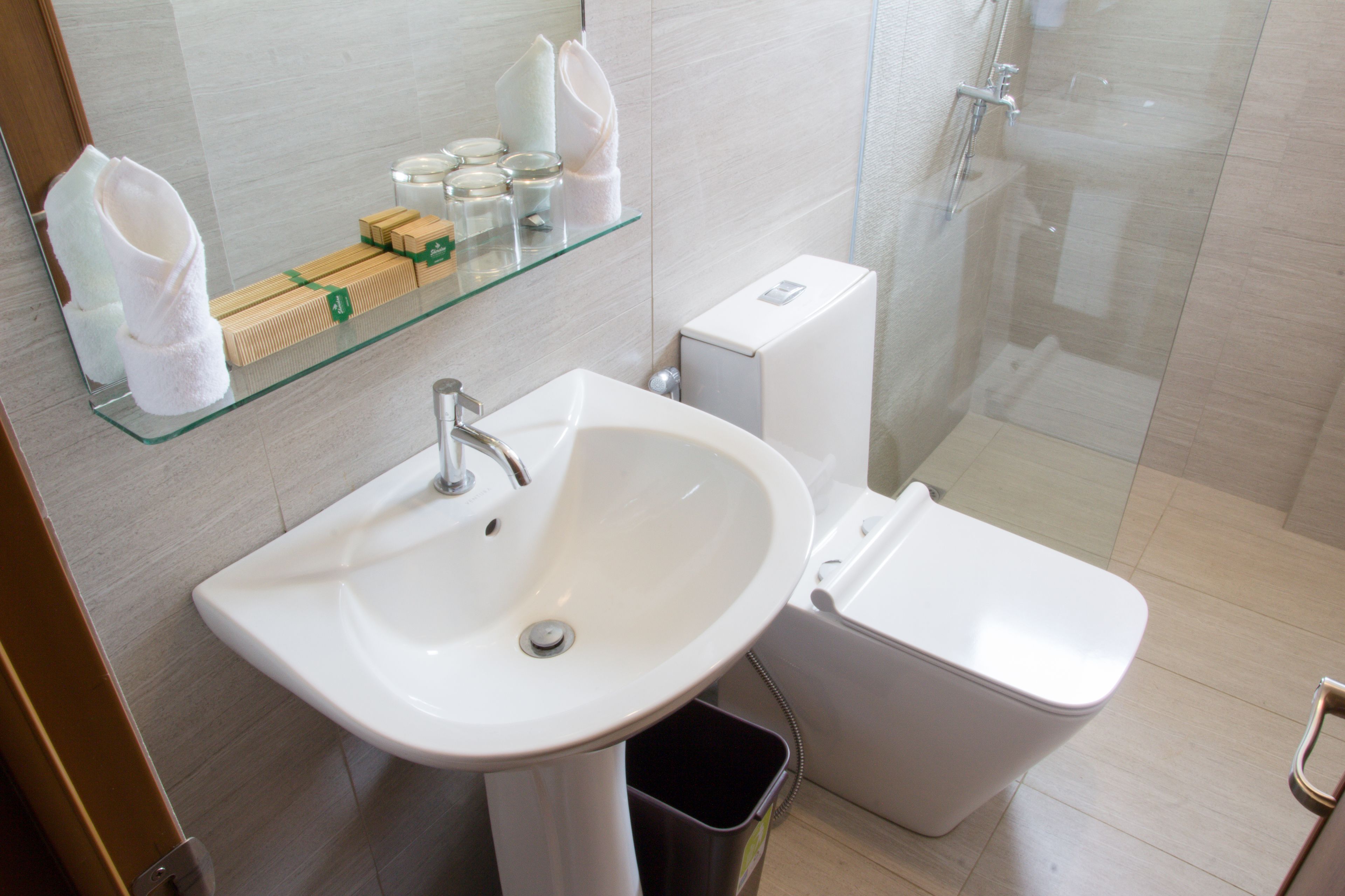 shower, free toiletries, hair dryer, bidet