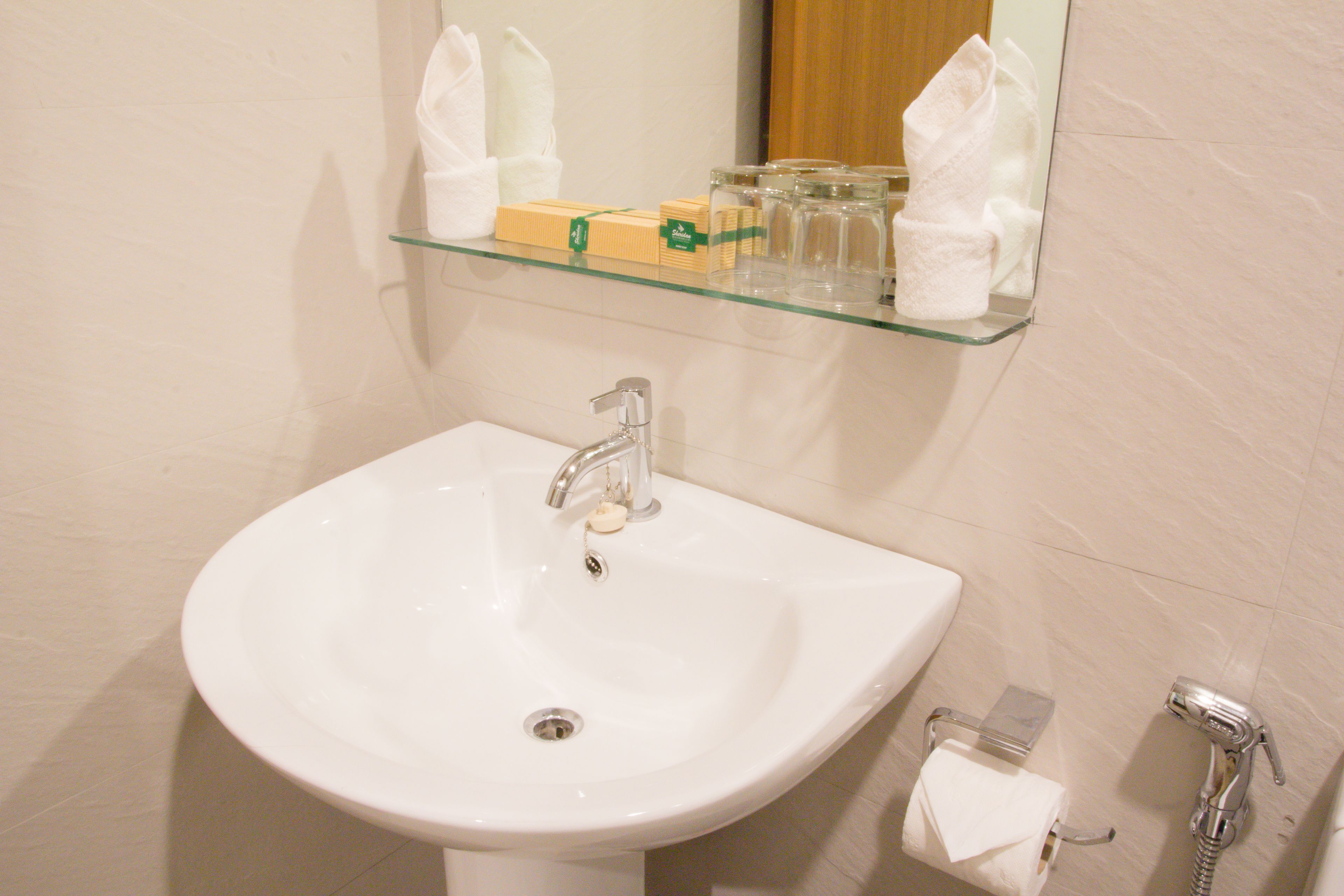 standard room | desk, iron/ironing board, free wifi, bed sheets