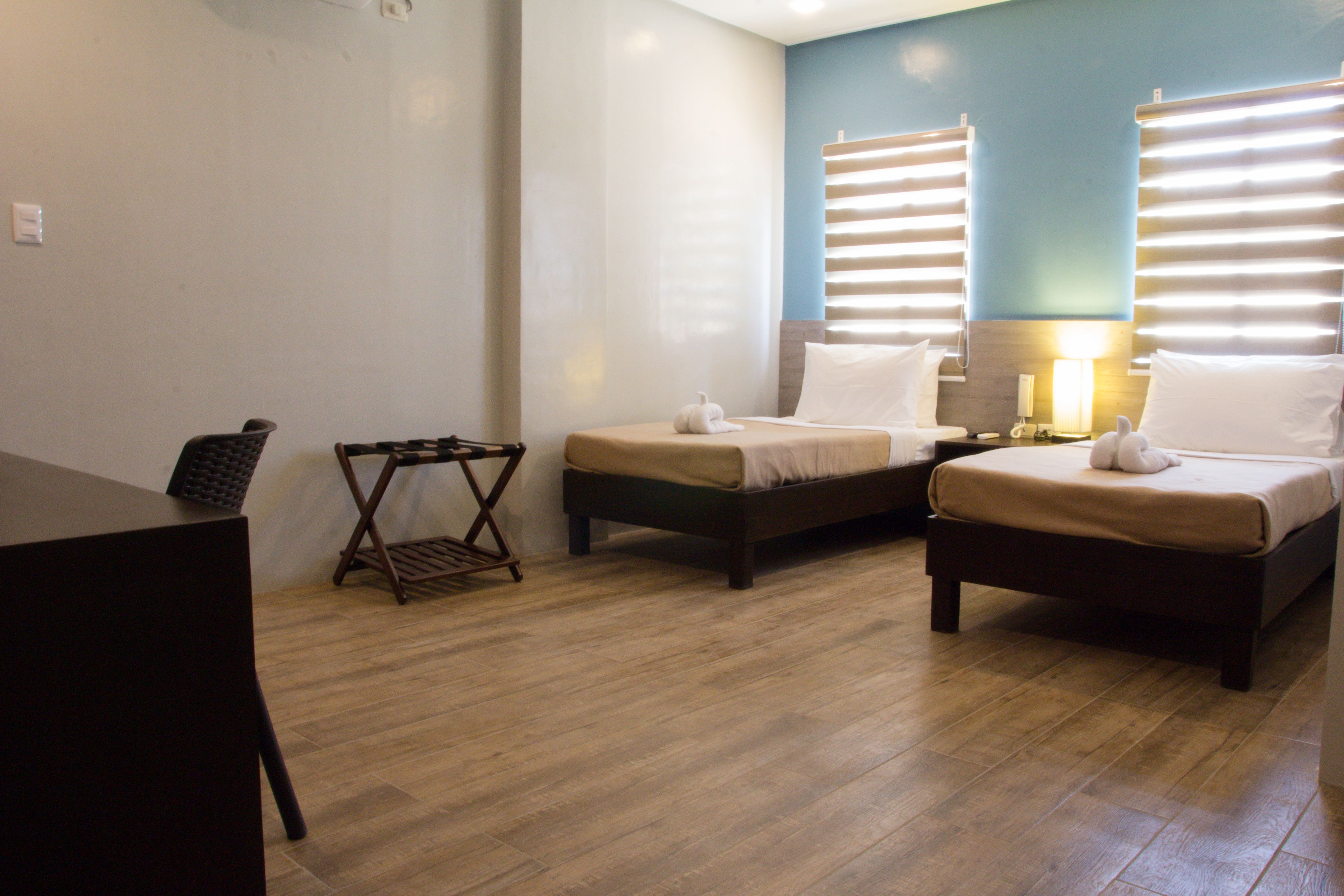 deluxe double or twin room, 2 single beds | desk, iron/ironing board, free wifi, bed sheets