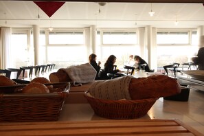 逢周一至周五供应全套早餐（每人 DKK 75.00）