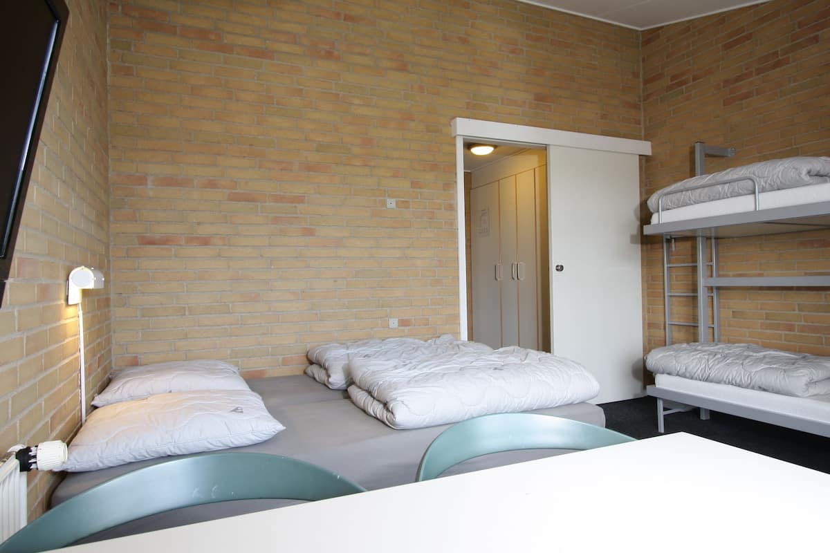 standard room | iron/ironing board, free wifi, bed sheets, wheelchair access