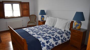 House, 4 Bedrooms | 1 bilik tidur, seterika/papan seterika, katil bayi mudah alih