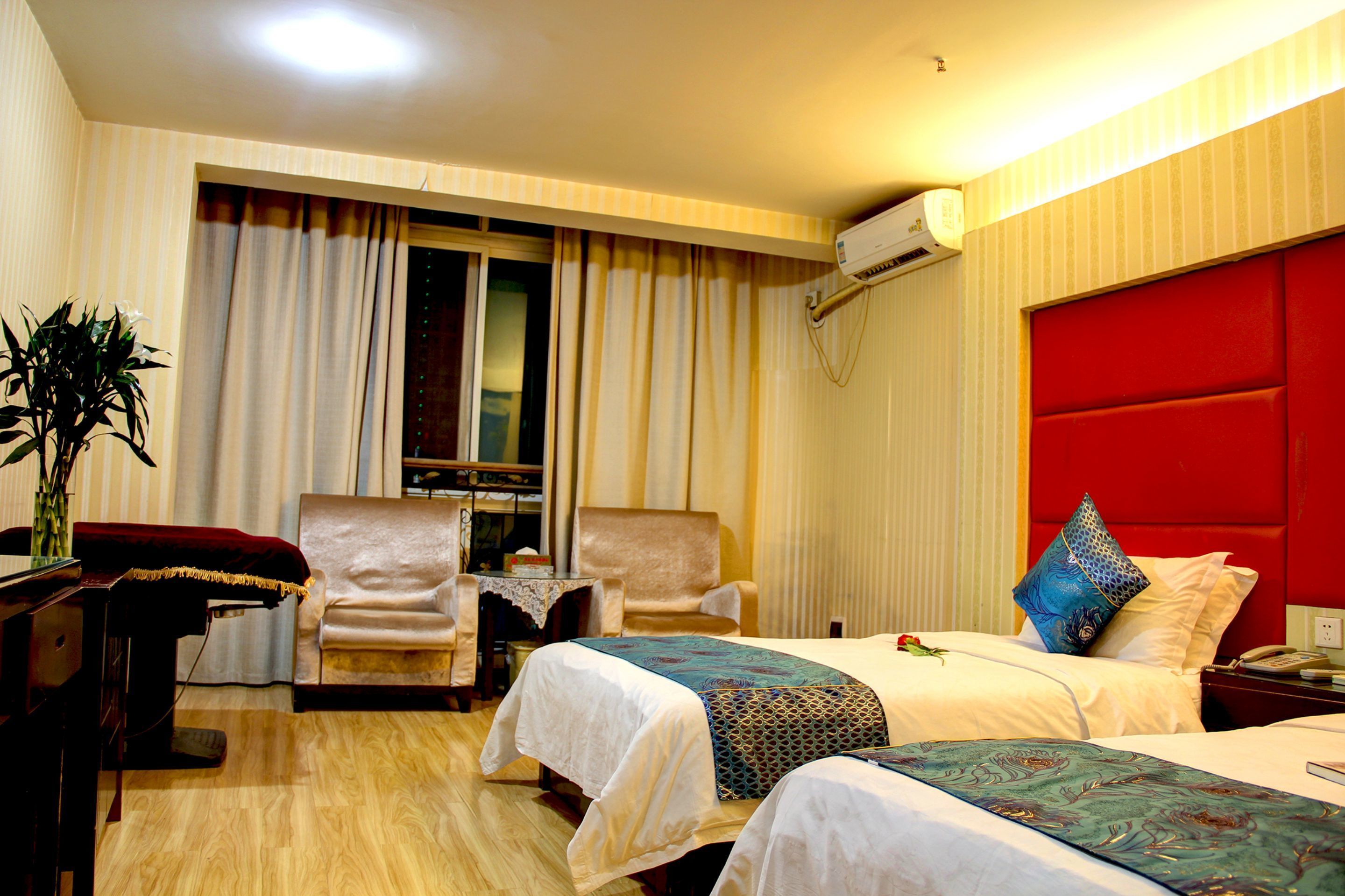 business twin room | desk, free wifi