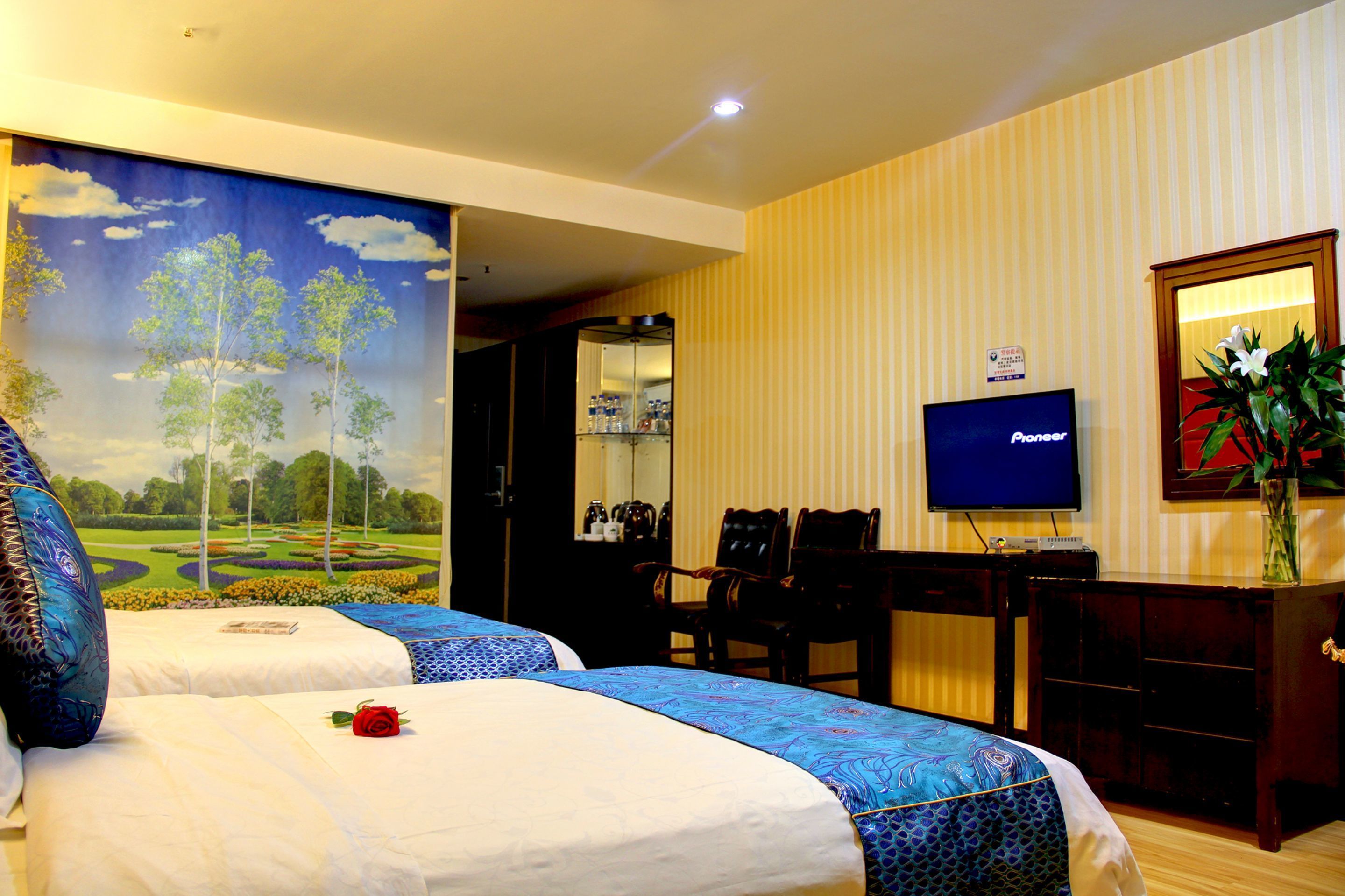 business twin room | desk, free wifi