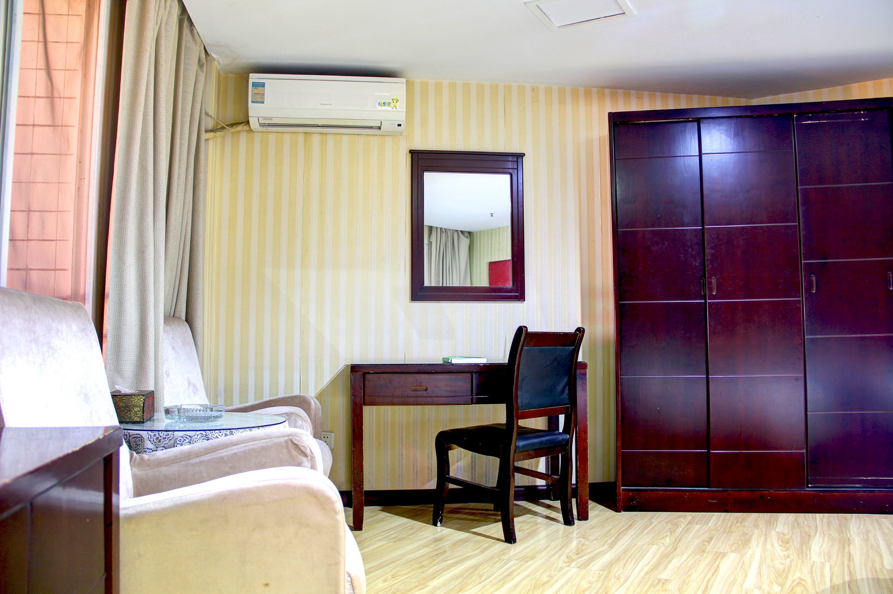 business twin room | desk, free wifi