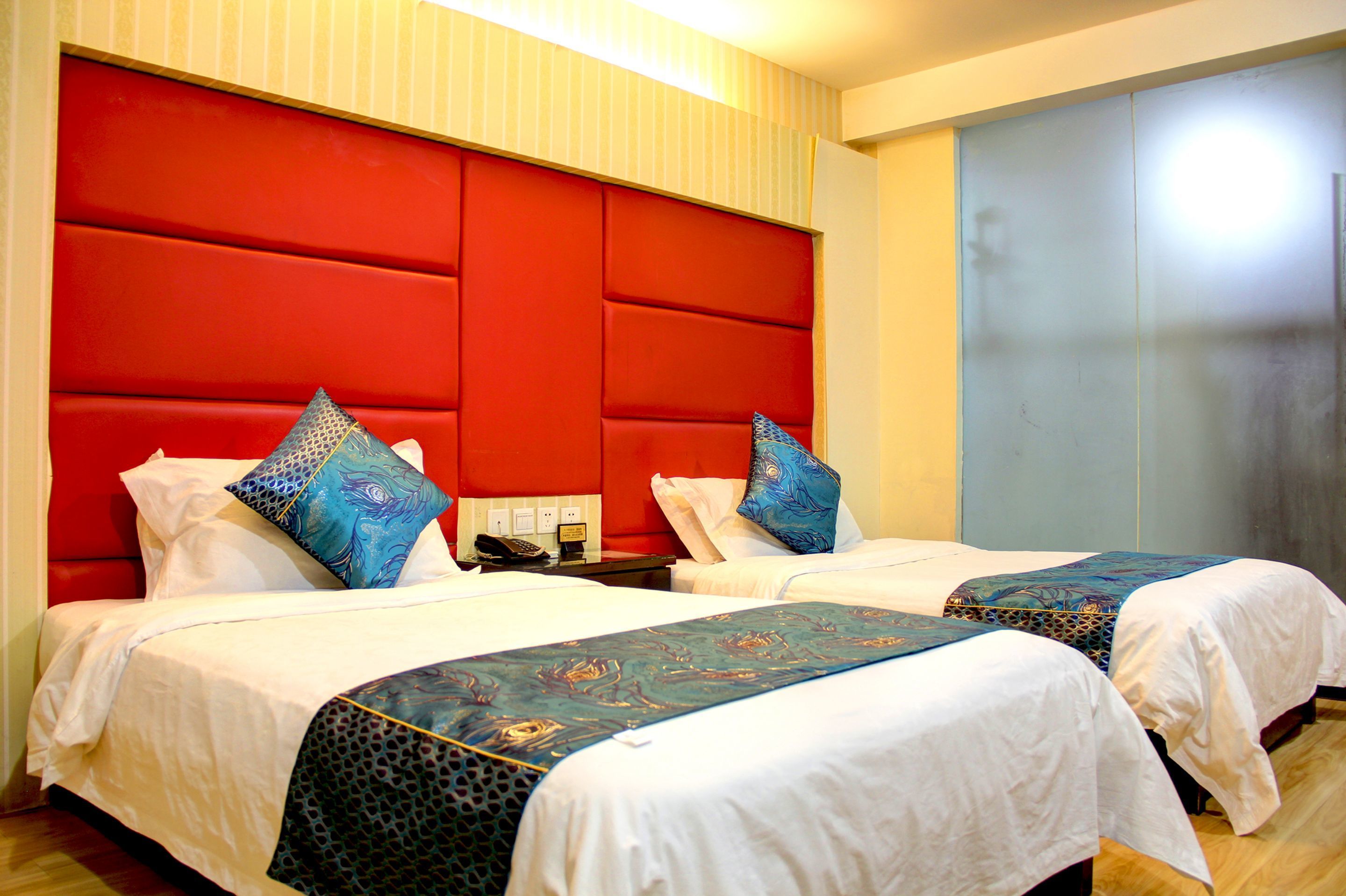 business twin room | desk, free wifi