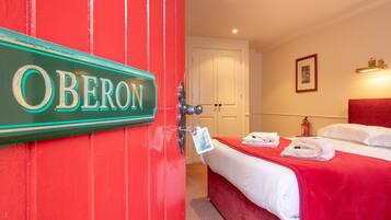 Habitación doble, baño privado | Escritorio y wifi gratis