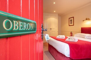 Double Room, Private Bathroom | Desk, free WiFi