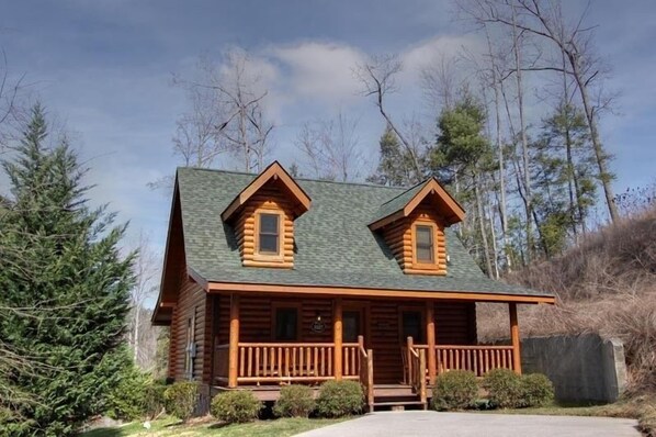 Exterior - Kiss Me Goodnight 1 Bedroom Cabin by RedAwning (Sevierville)