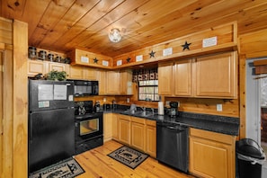 Cabin, 2 Bedrooms | Private kitchen