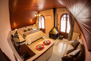 Luxury-Suite, Whirlpool | 1 Schlafzimmer, Minibar, Verdunkelungsvorhänge, kostenloses WLAN