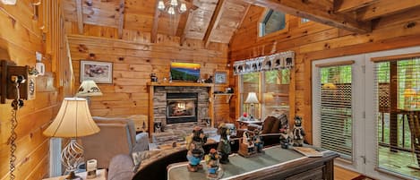Cabin, 2 Bedrooms | Living area