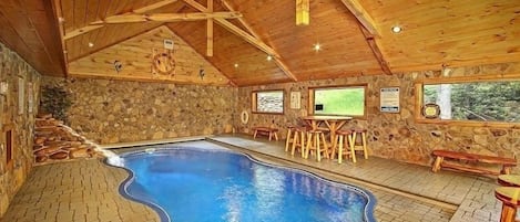 Huisje, 2 slaapkamers | Zwembad | Een binnenzwembad