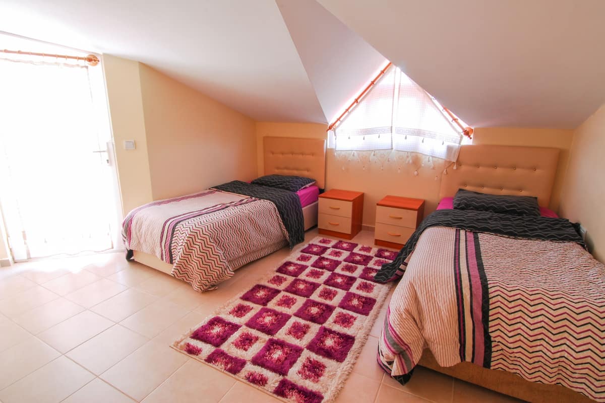 Apartment, 3 Bedrooms | Desk, free WiFi