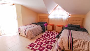 Apartment, 3 Bedrooms | Meja, Wi-fi percuma