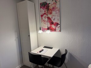 Habitació doble estàndard, bany privat | Roba de llit hipoal·lergògena i decoració individual 