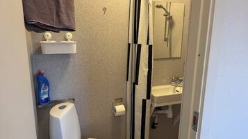 Standard Double Room, Private Bathroom | Hypo-allergenic bedding, individually decorated, individually furnished
