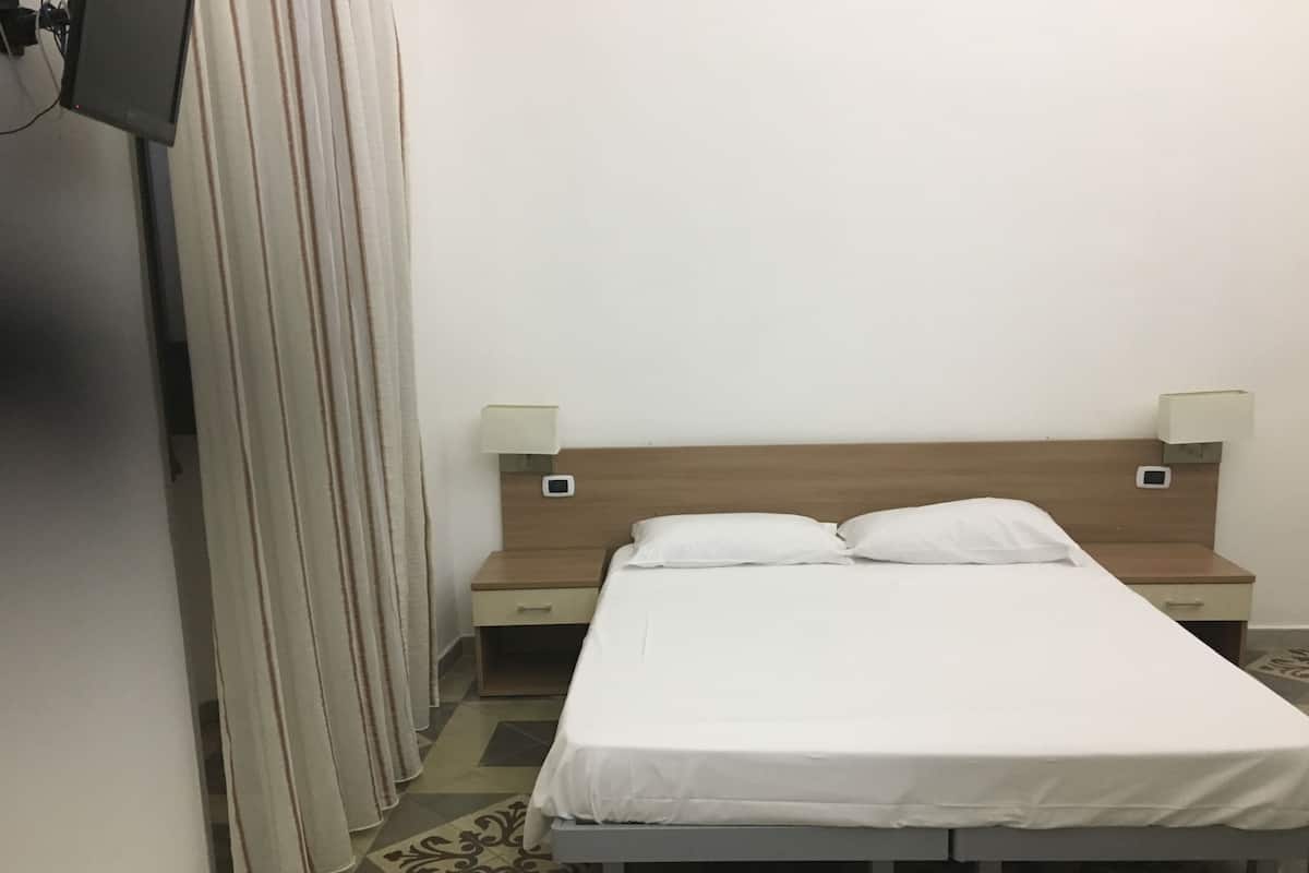 Minibar, desk, rollaway beds, free WiFi