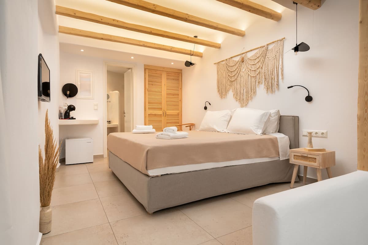 standard triple room | 2 bedrooms, premium bedding, minibar, in-room safe