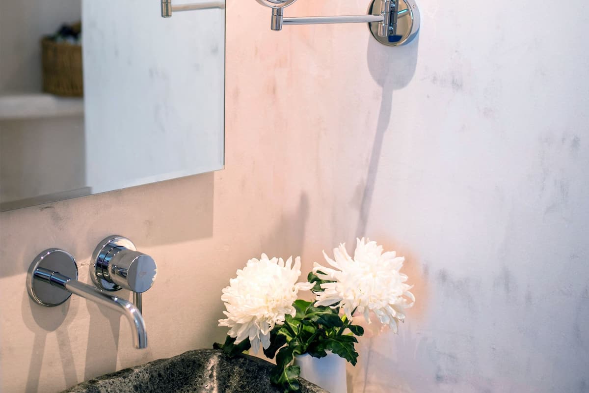 shower, free toiletries, hair dryer, slippers