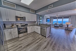Apartamento, 2 habitaciones | Cocina privada | Frigorífico, microondas, horno y lavavajillas