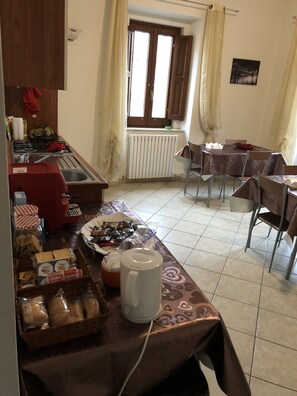 Desayuno bufé gratuito y diario