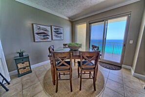 Condo, 2 Bedrooms | Dining