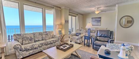 Condo, 2 Bedrooms | Living area