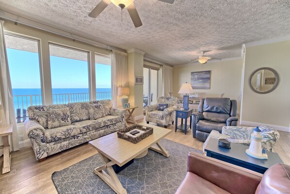 Condo, 2 Bedrooms | Living area