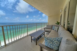 Condo, 2 Bedrooms | Property grounds