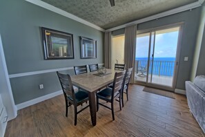 Condo, 2 Bedrooms | Dining